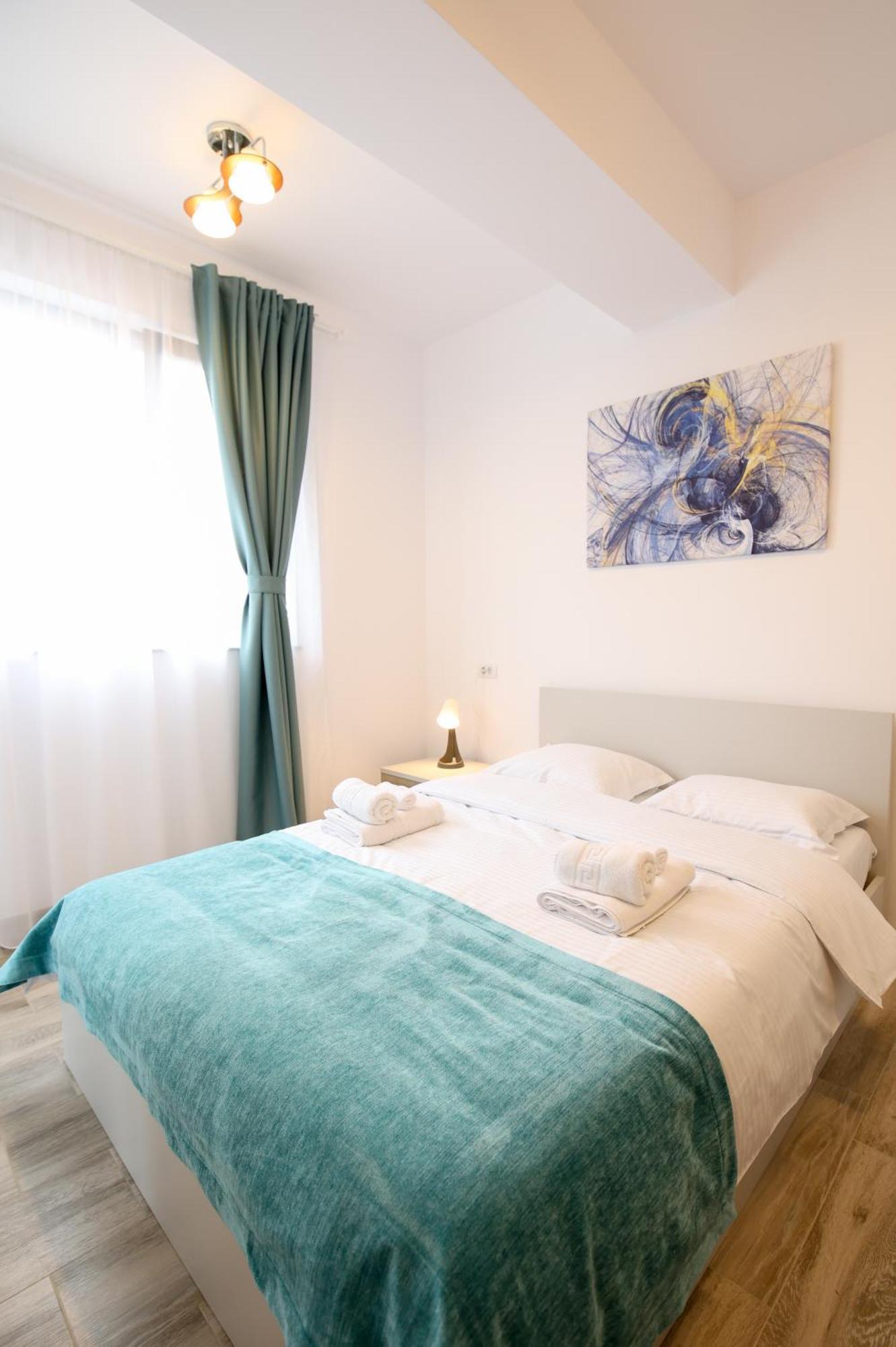 Apartment Vitan Oasis ---free Secured Private Parking---self Check-in-- *